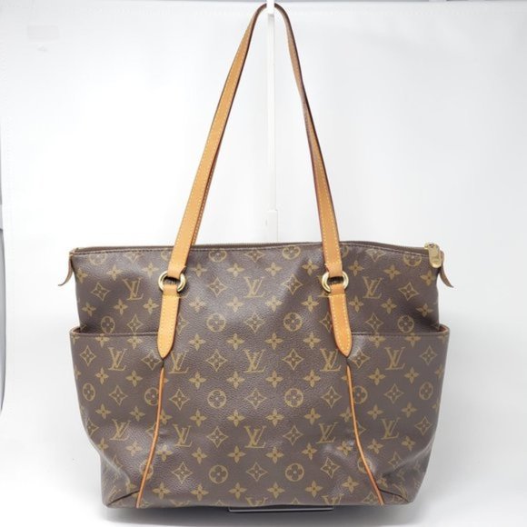 Auth Louis Vuitton Totally MM Monogram Tote Bag - Picture 2 of 15